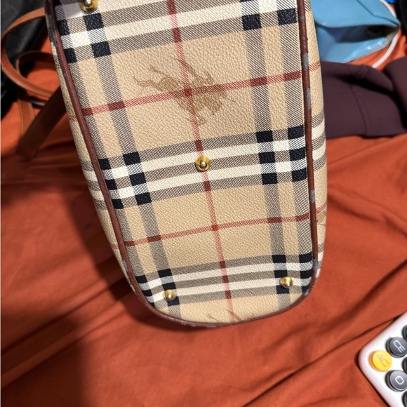 Burberry Classic Checkered Tote Bag with Brown Accents - Picture 5 of 11